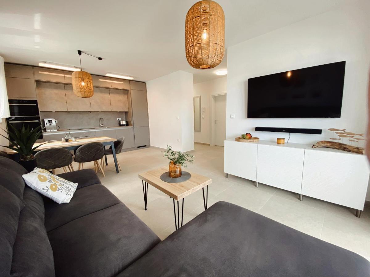 Apartment Agnes With 63 M2 Rooftop Terrace, Grill And Pool Округ-Горній Екстер'єр фото